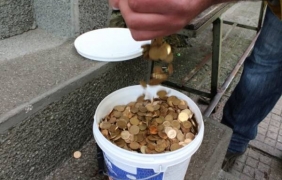 Миньор си плати данъка с 9 кг. жълти стотинки