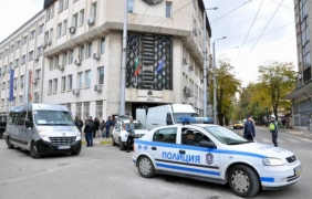 Част от партиите оттеглят представителите си в изборните секции за балотажа