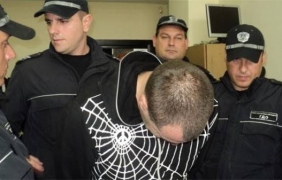 Ембака остава за постоянно в ареста