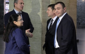 Светлозар Лазаров: Трима души клатят държавата