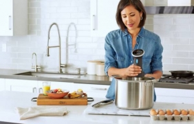 ”Умна” тенджера, приготвяща вкусни гозби по уникална технология, ”приема поръчки” онлайн