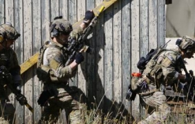 Скандал в Полша: С жандармерия посред нощ смениха шефа на натовски център