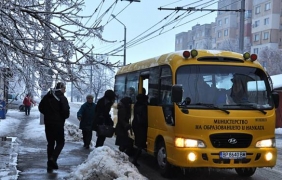 Кмет накара общинарите да ринат сняг