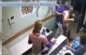 Лекар в Русия уби с кроше пациент, преби друг [видео]