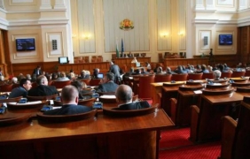 Депутатите с над 90 000 лв. глоби за неизвинени отсъствия