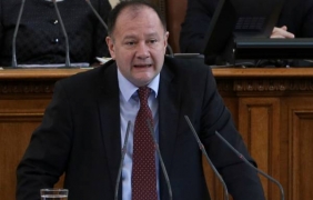 Миков: Цялата ни политика се върти около SMS-и и записващи се съдийки