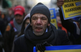 Близо 200 000 души излязоха на протест за достойни условия на живот в бежанския лагер в Кале