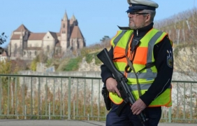 Хвърлиха бомба по сграда, помещаваща кандидати за убежище в Германия