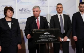 БСП иска новият училищен закон да влезе в сила след година