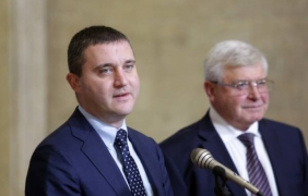 Горанов със закачка: За да ограбиш банка, трябва да я купиш