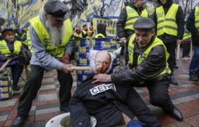 ”Цайт”: Украинският политически елит сам си изкопа гроба
