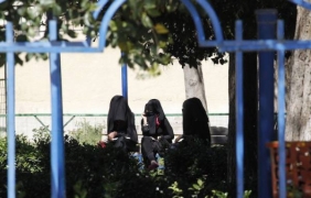 Джихадистите наказват жените, показали плът, с брутален инструмент