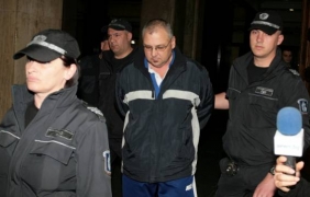 Съдът остави в ареста продавач на ракия менте, убила шестима души [видео]