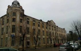 Още две старинни сгради следват съдбата на тютюневия склад в Пловдив