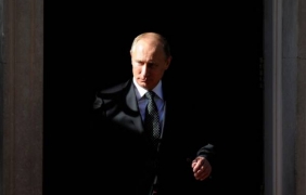 От подбудител в миротворец: Защо Путин се намеси в сирийския конфликт и какво постигна