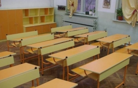 Мъж нахлу в гимназия в Добрич с оръжие и отправи заплахи
