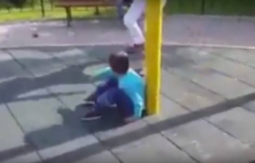 Извратена ”шега”: Турци уплашиха сирийско дете с въздушен удар [видео]