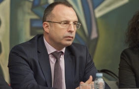 Земеделският министър: Има дисбаланс между засетите розови площи и капацитета за преработка