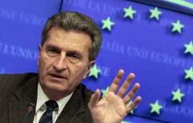 Йотингер поиска ФИДЕС да се извини за кампанията против ЕС