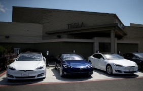 Търговската война вдигна цената на колите Tesla в Китай