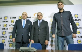 Престижно домакинство  и куп проблеми