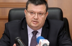 Цацаров: Цветан Василев се ползва от политическо влияние, затова не е тук