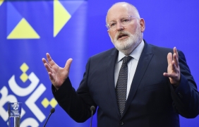 ЕК предупреди правителствата на Полша и Румъния да не се месят в работата на съдебната власт
