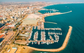 Островът на Афродита - плитко море, слънце и халуми