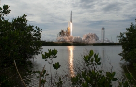 SpaceX може да кацне на Луната до 2021 г.