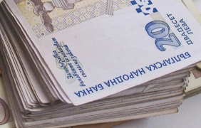 Ограничението за разплащане в брой да стане 20 хил. лева, настояват икономисти
